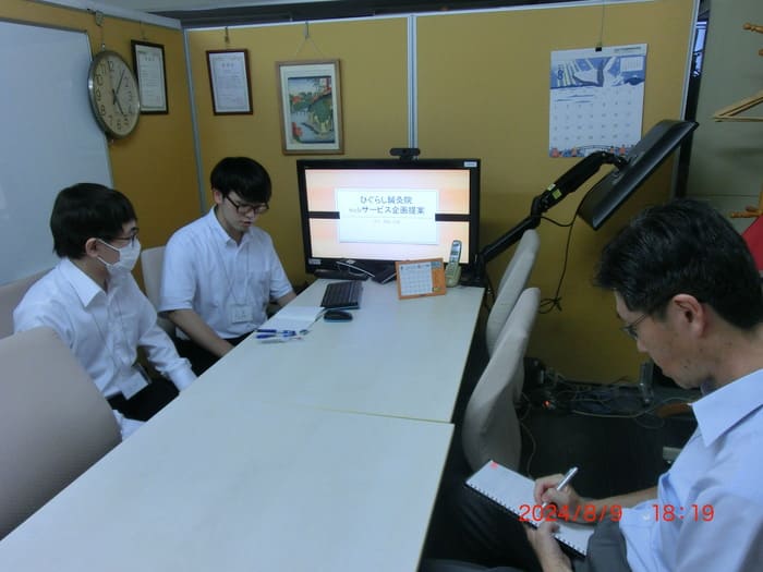 取り組みの様子(写真は提案プレゼンテーション)