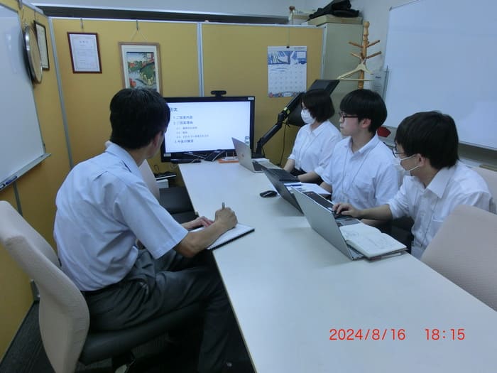 取り組みの様子(写真は提案プレゼンテーションの様子)